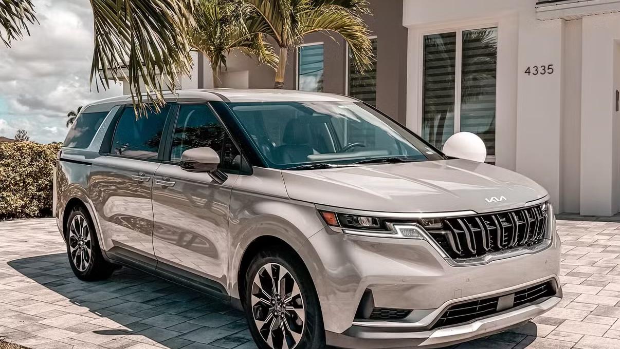 Kia Carnival 2024 in Jersey City, NJ
