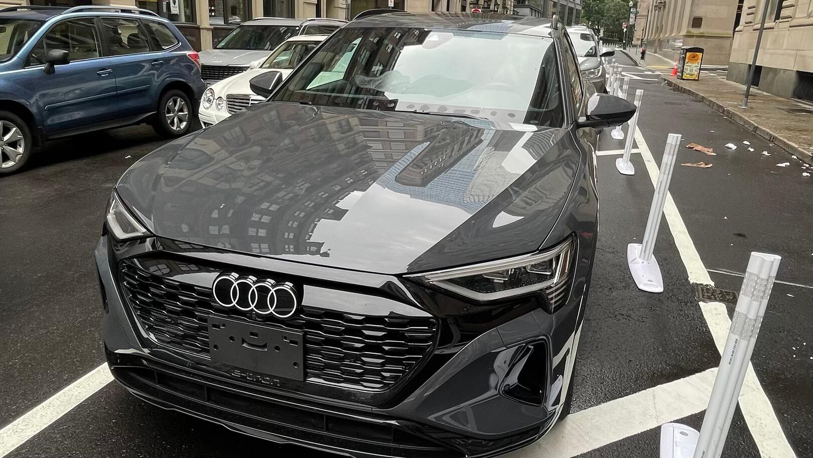 Audi Q8 e-tron 2024 in 
