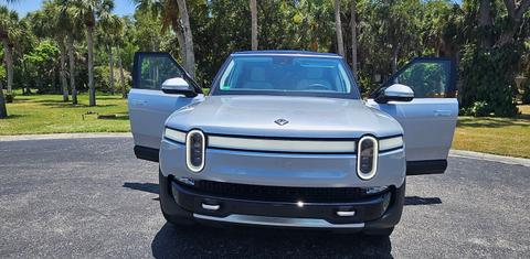 Rivian R1S 2024