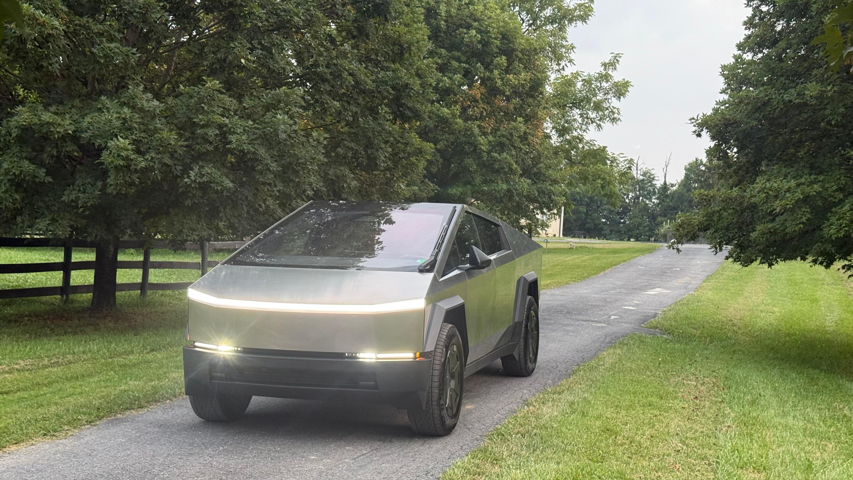 Tesla Cybertruck 2025 in Chantilly, VA