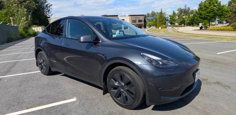 Tesla Model Y 2024