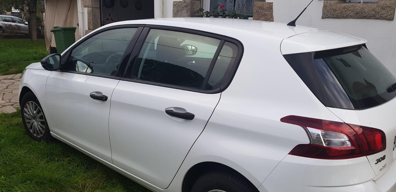 Peugeot 308 2015 à Kervignac