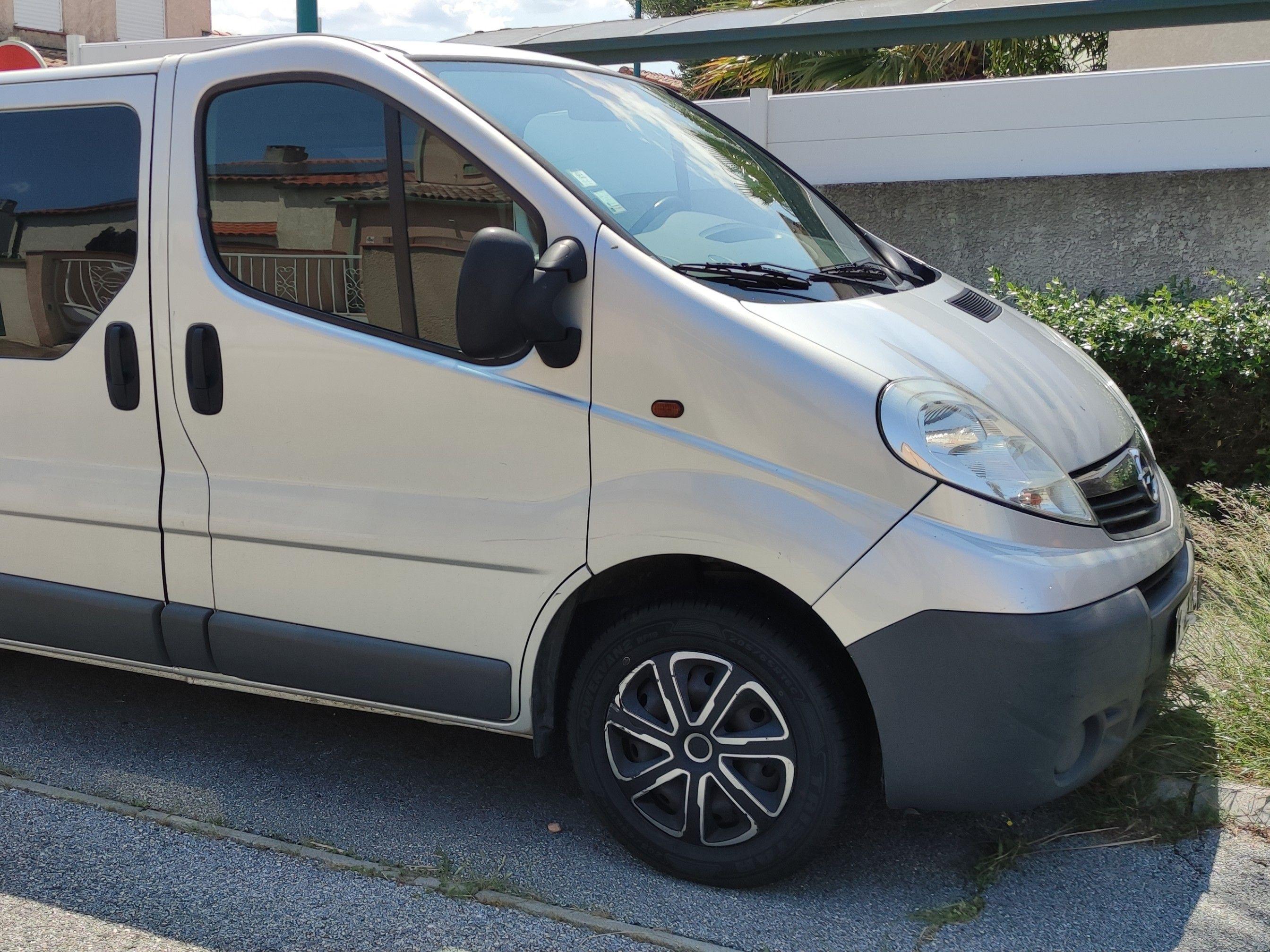 Opel VIVARO 2010 à Corneilla-Del-Vercol
