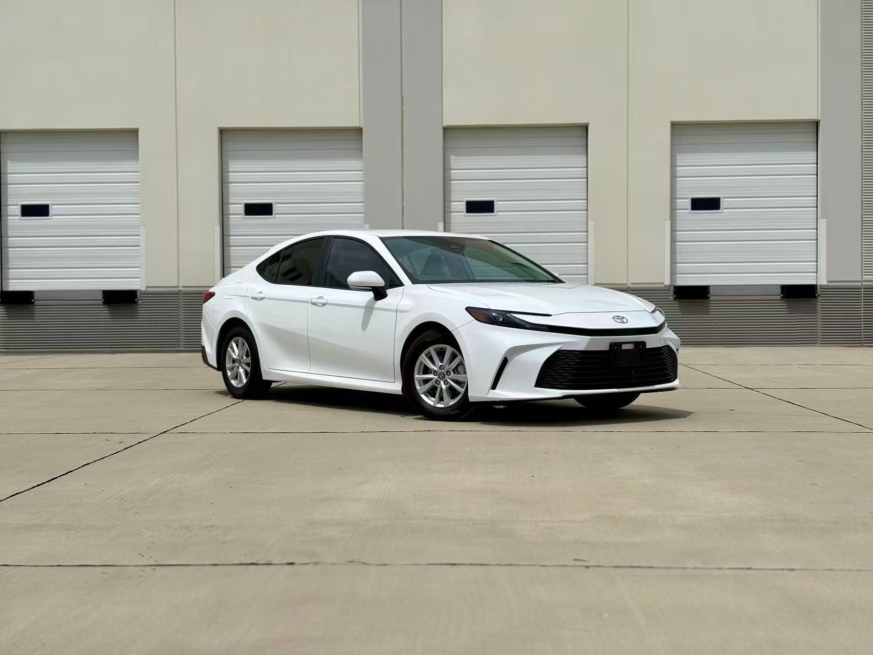 Toyota Camry Hybrid 2025 in 
