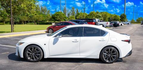 Lexus IS 2024