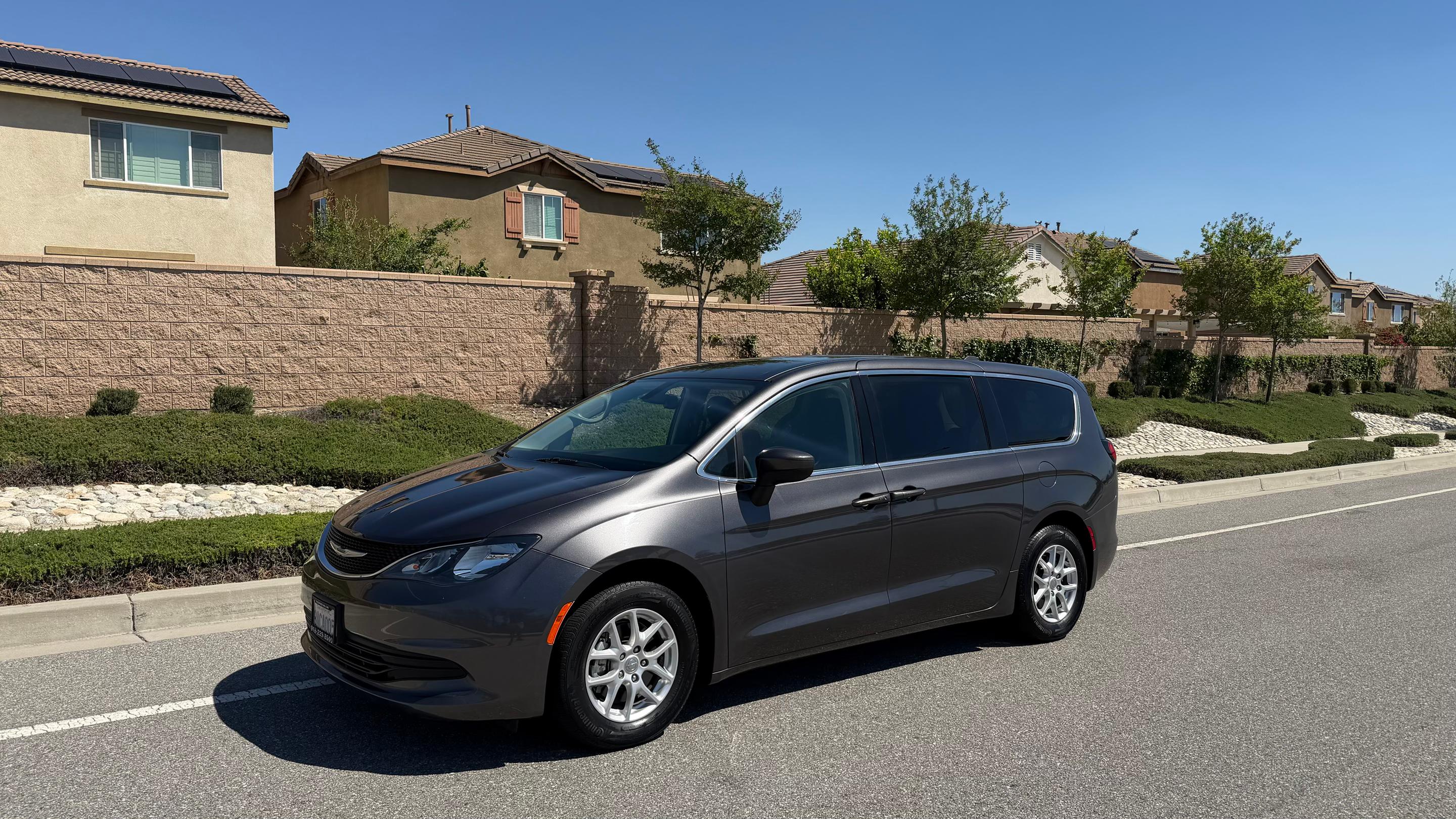 Chrysler Pacifica 2017 in Fontana, CA