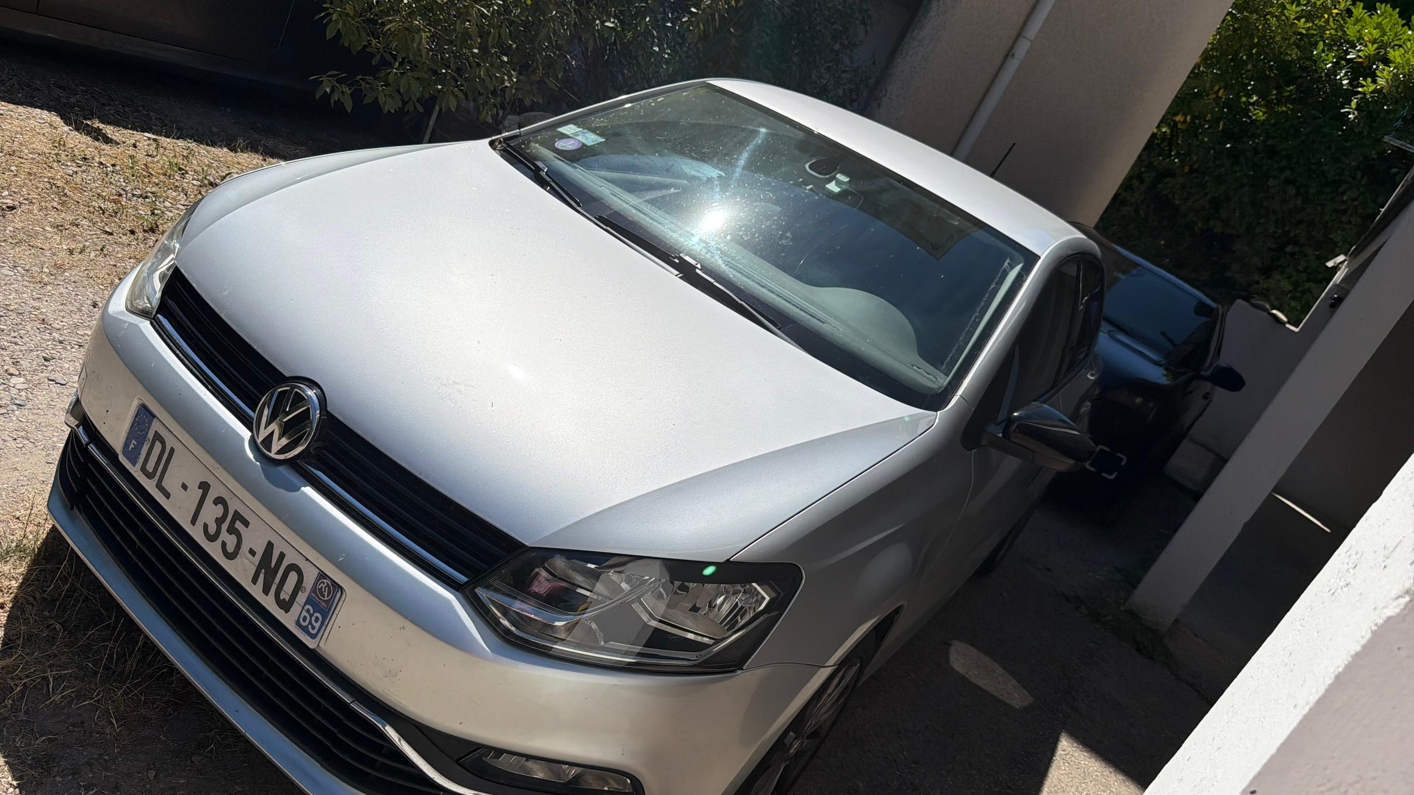 Volkswagen POLO 2014 à Grigny