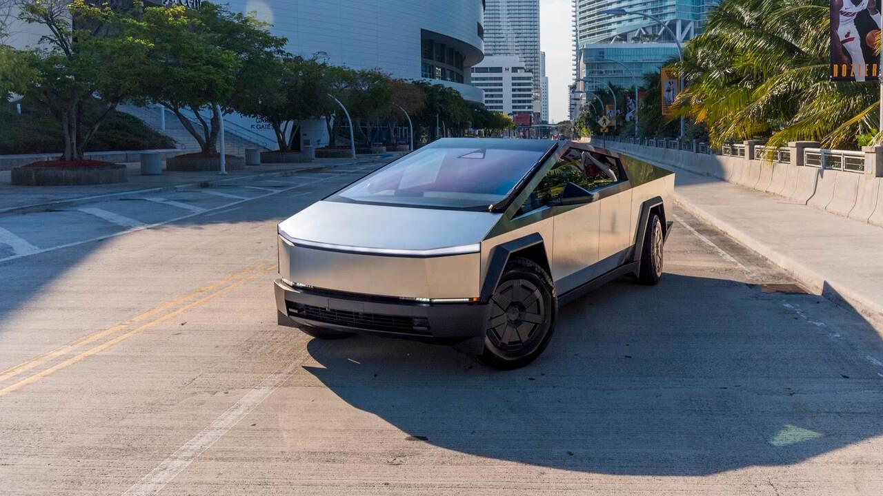 Tesla Cybertruck 2025 in Miami, FL