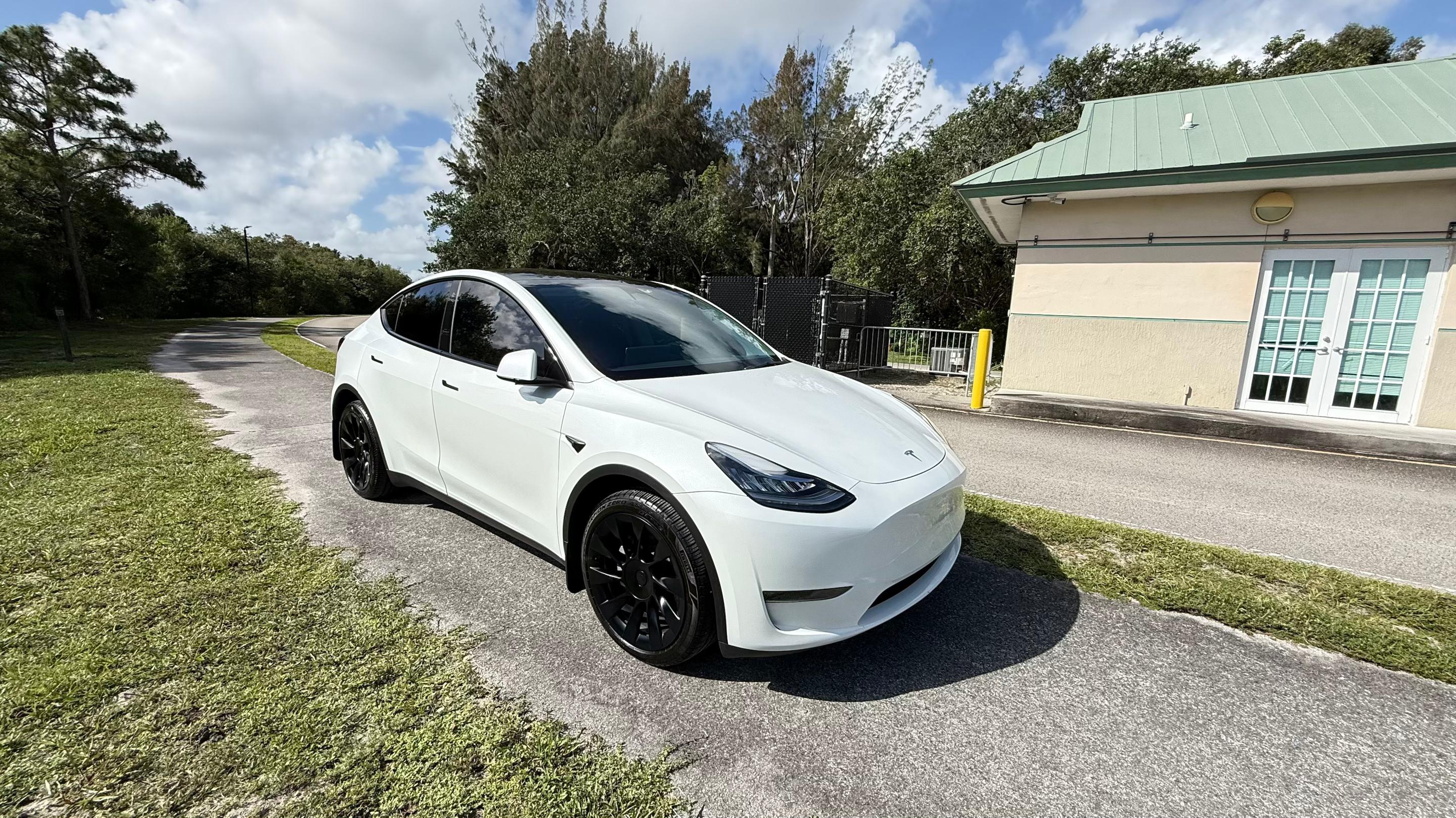 Tesla Model Y 2023 in Cooper City, FL