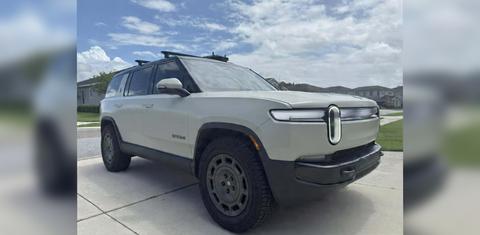 Rivian R1S 2025