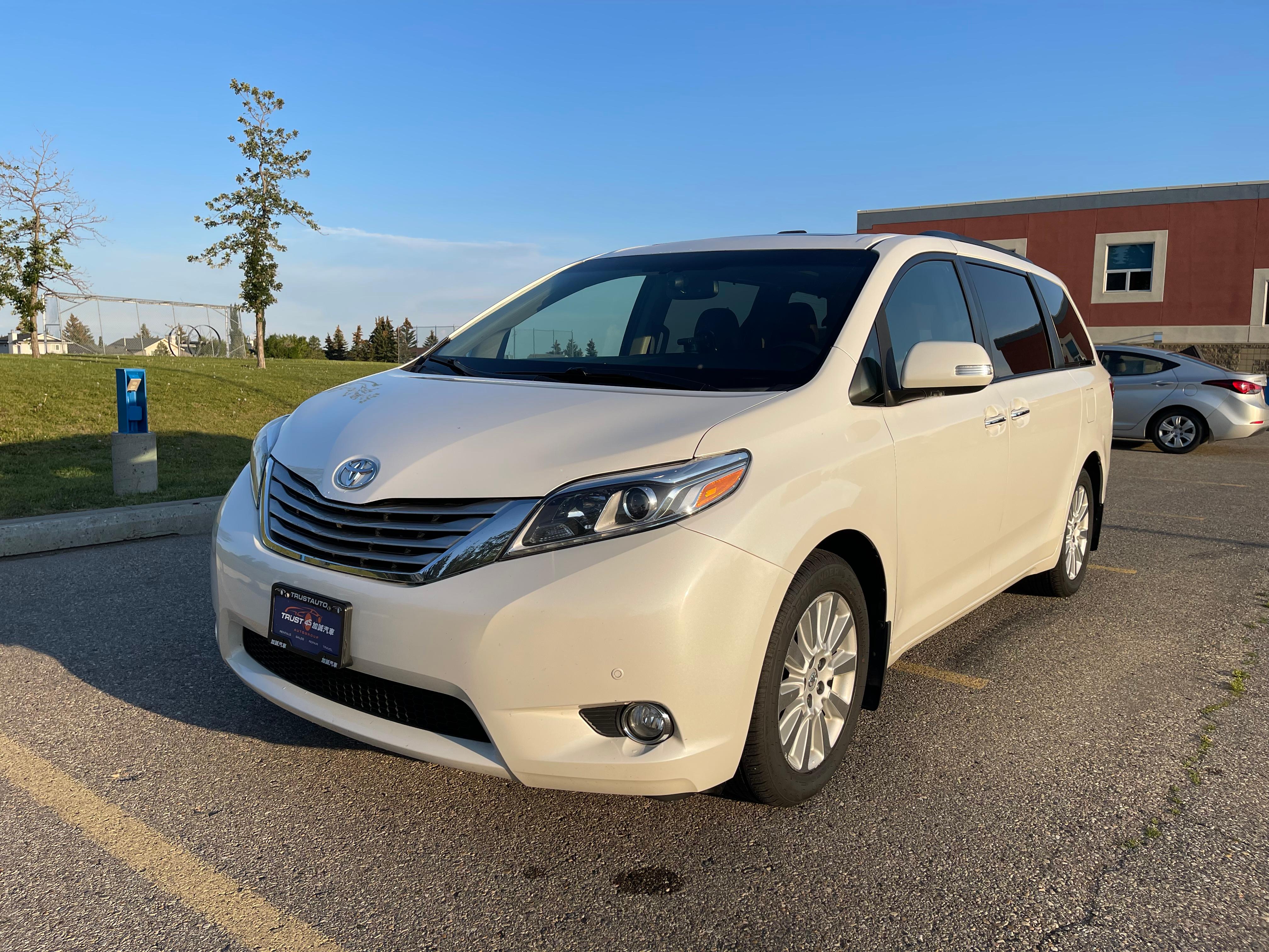 Toyota Sienna 2015 in Canmore, AB