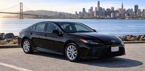 Toyota Camry Hybrid 2026