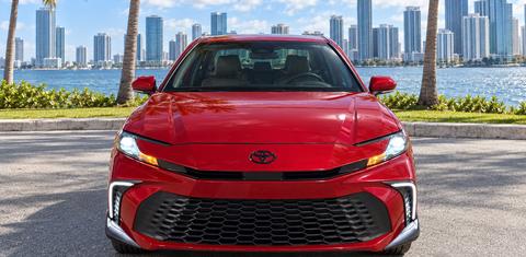 Toyota Camry Hybrid 2026