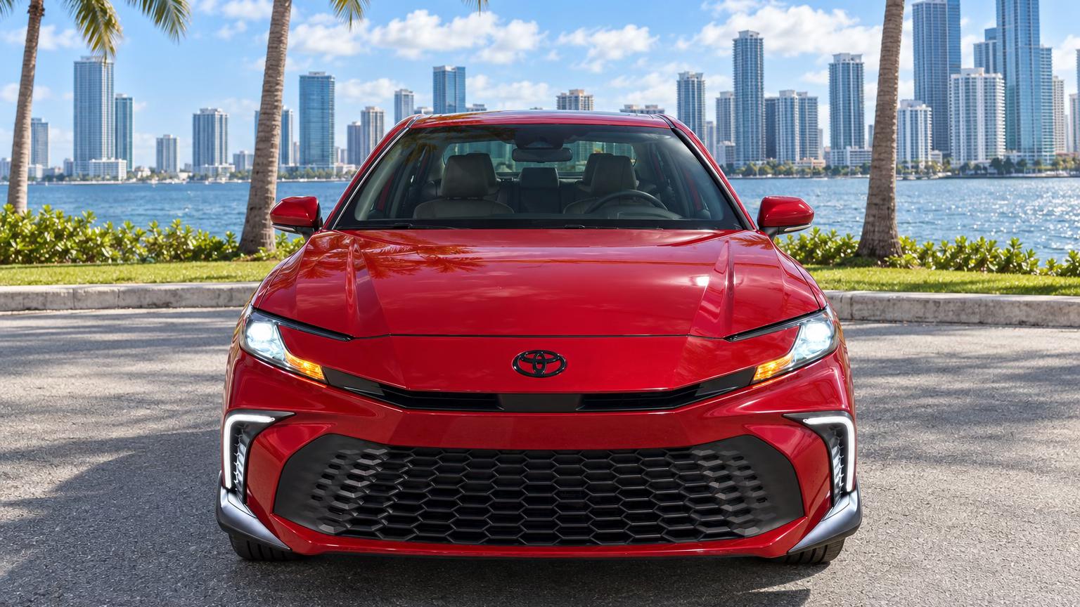 Toyota Camry Hybrid 2026 in Hollywood, FL
