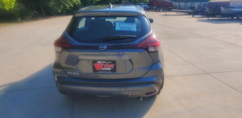 Nissan Kicks Play 2025