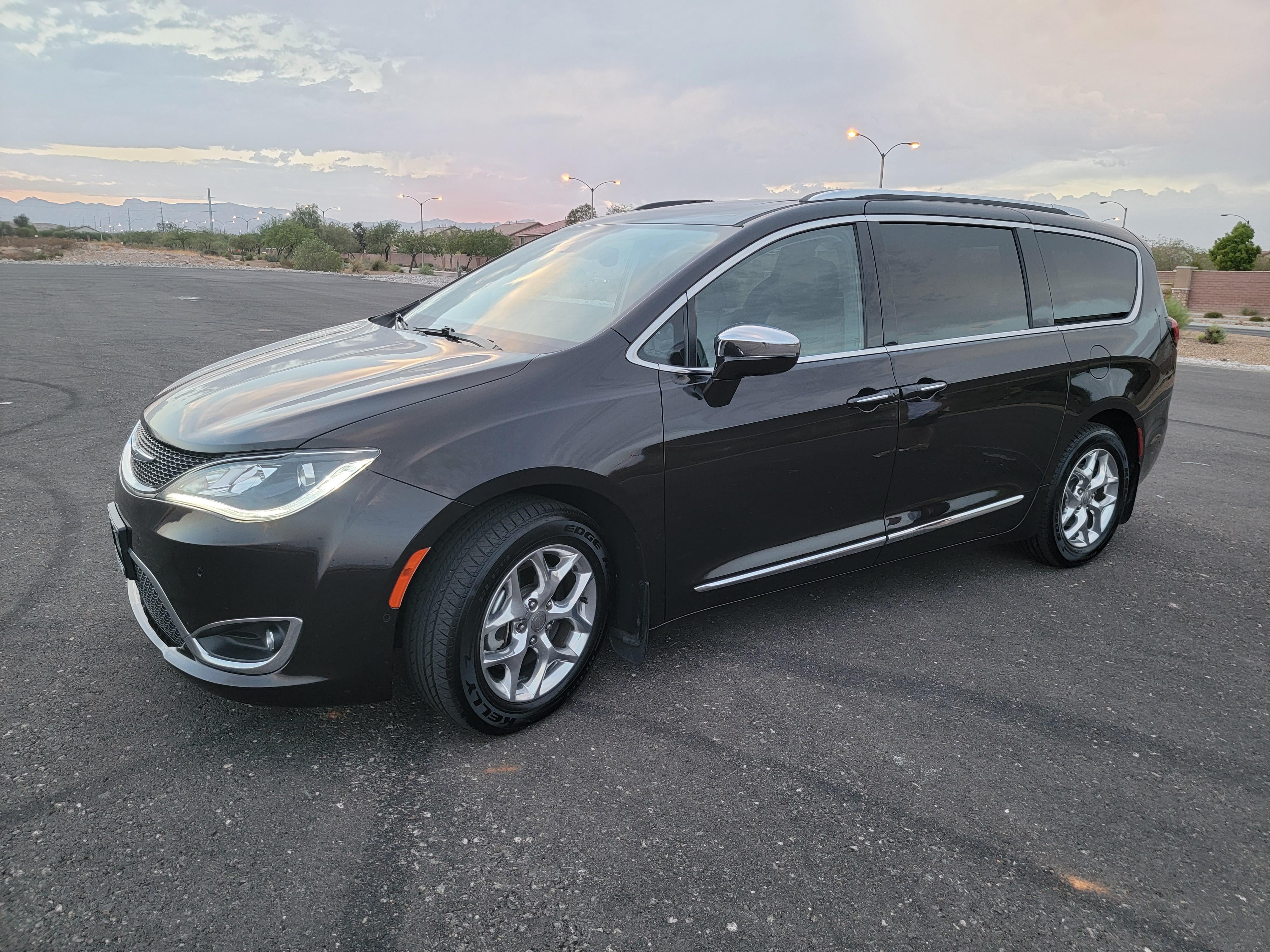 Chrysler Pacifica 2017 in Las Vegas, NV
