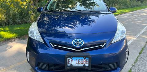 Toyota Prius v 2012