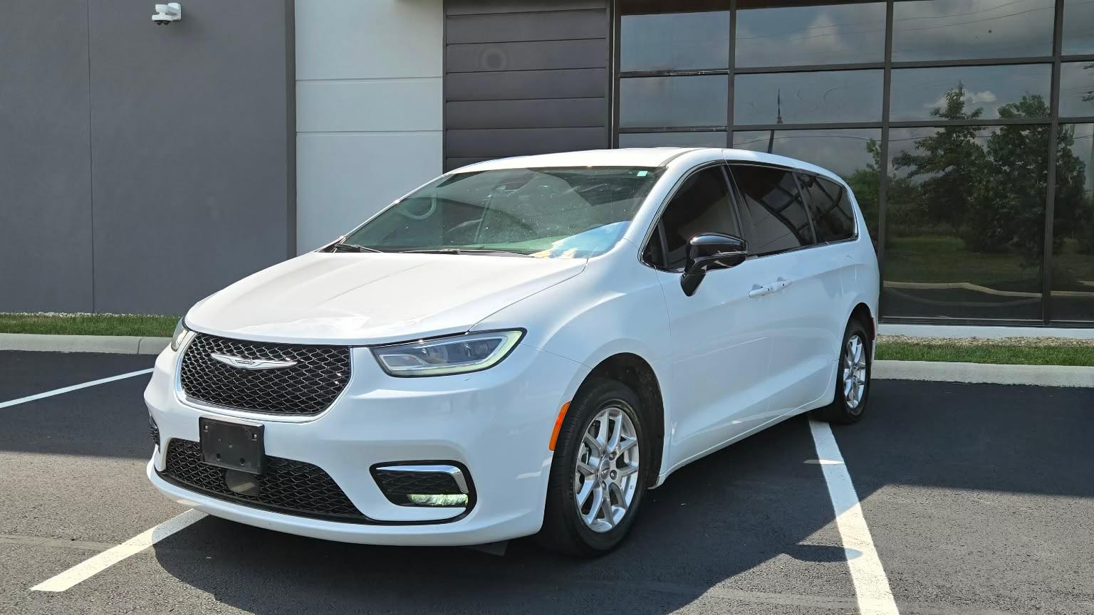 Chrysler Pacifica 2024 in Columbus, OH
