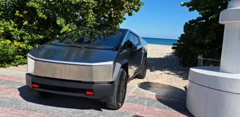 Tesla Cybertruck 2025