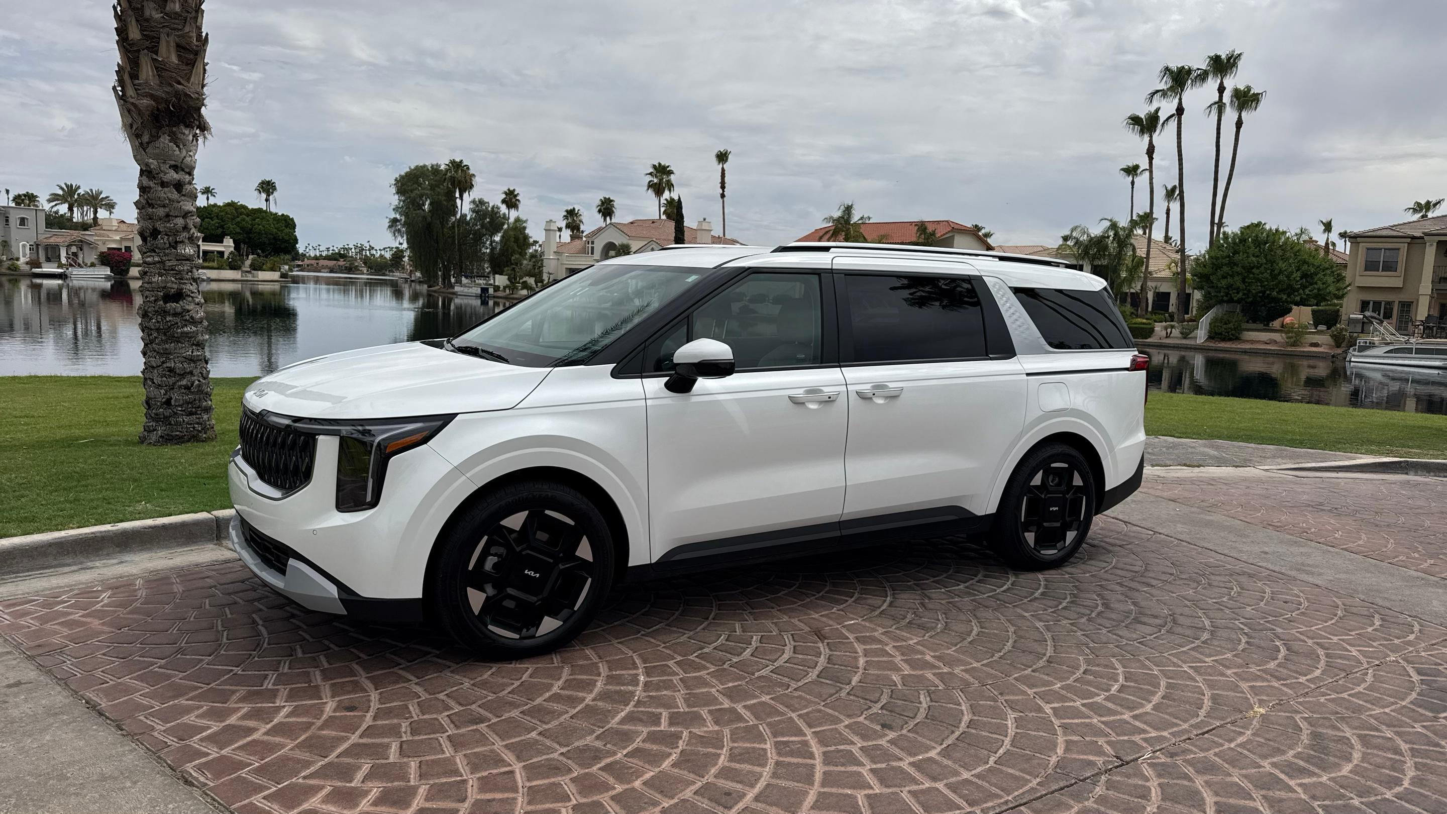 Kia Carnival 2026 in Mesa, AZ