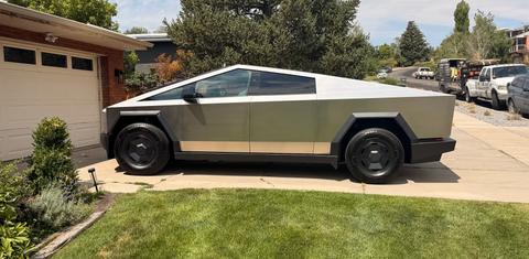 Tesla Cybertruck 2026
