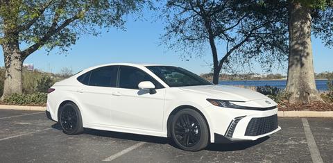 Toyota Camry Hybrid 2026