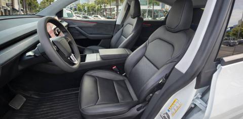 Tesla Model Y 2026