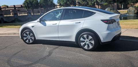 Tesla Model Y 2024