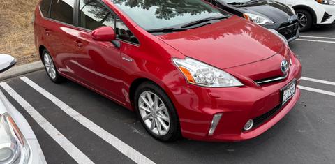 Toyota Prius v 2014