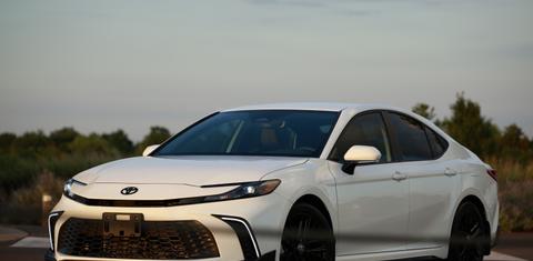 Toyota Camry Hybrid 2025