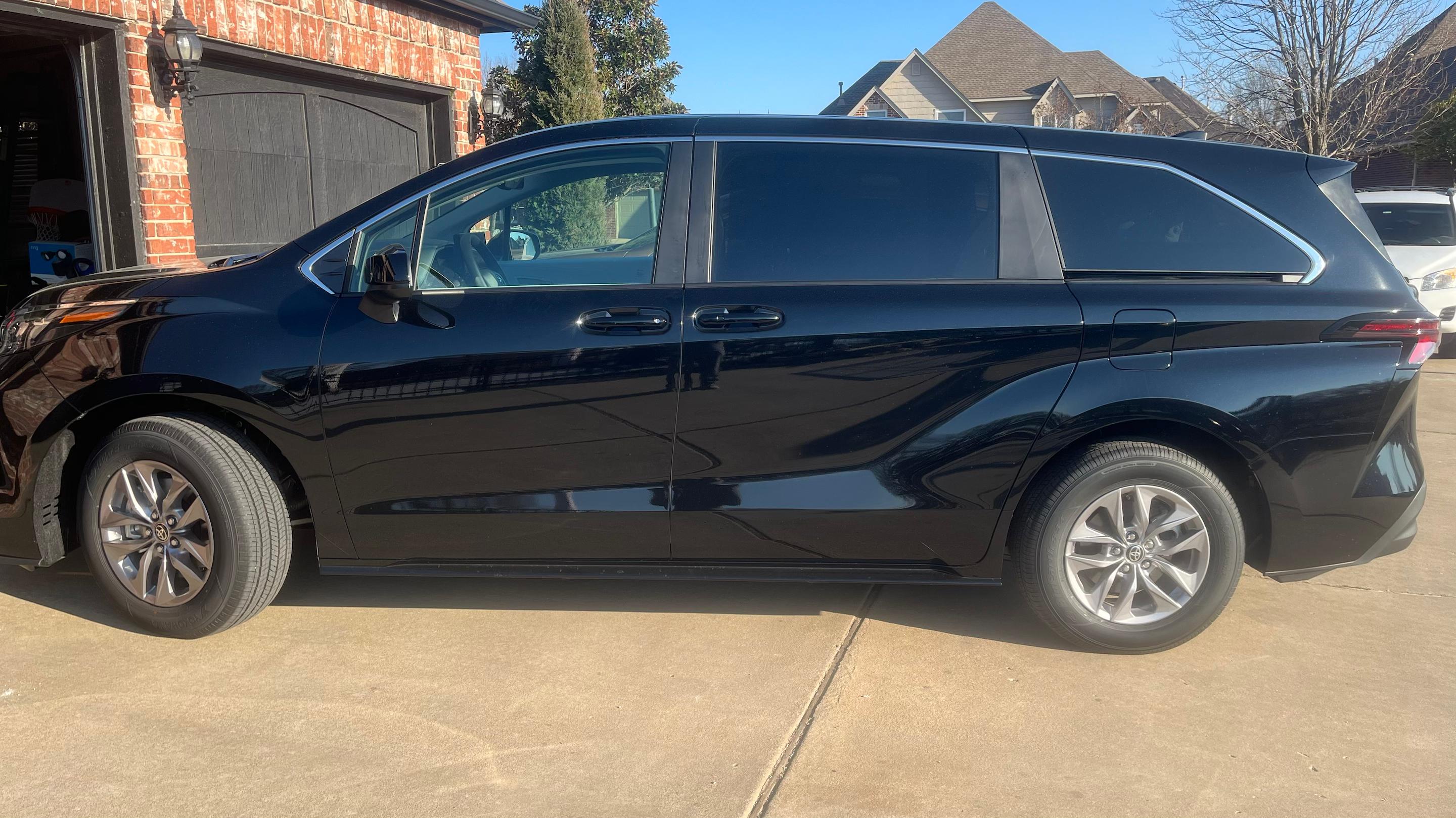 Toyota Sienna 2026 in Broken Arrow, OK
