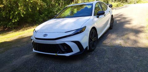 Toyota Camry Hybrid 2026
