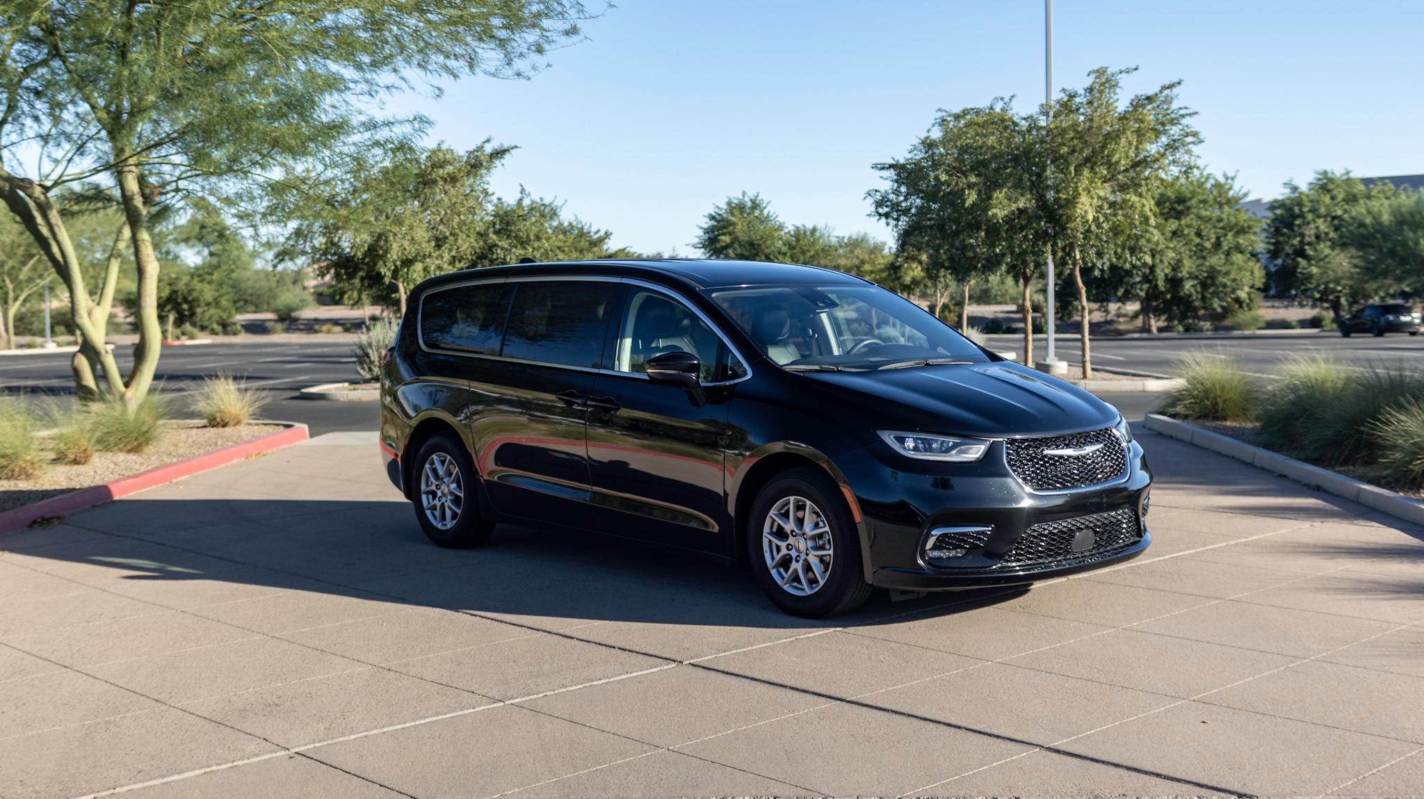 Chrysler Pacifica 2024 in Gilbert, AZ