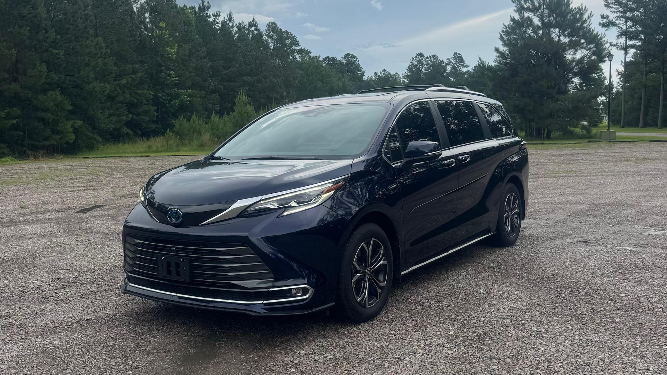 Toyota Sienna 2025 in Kings Bay Base, GA