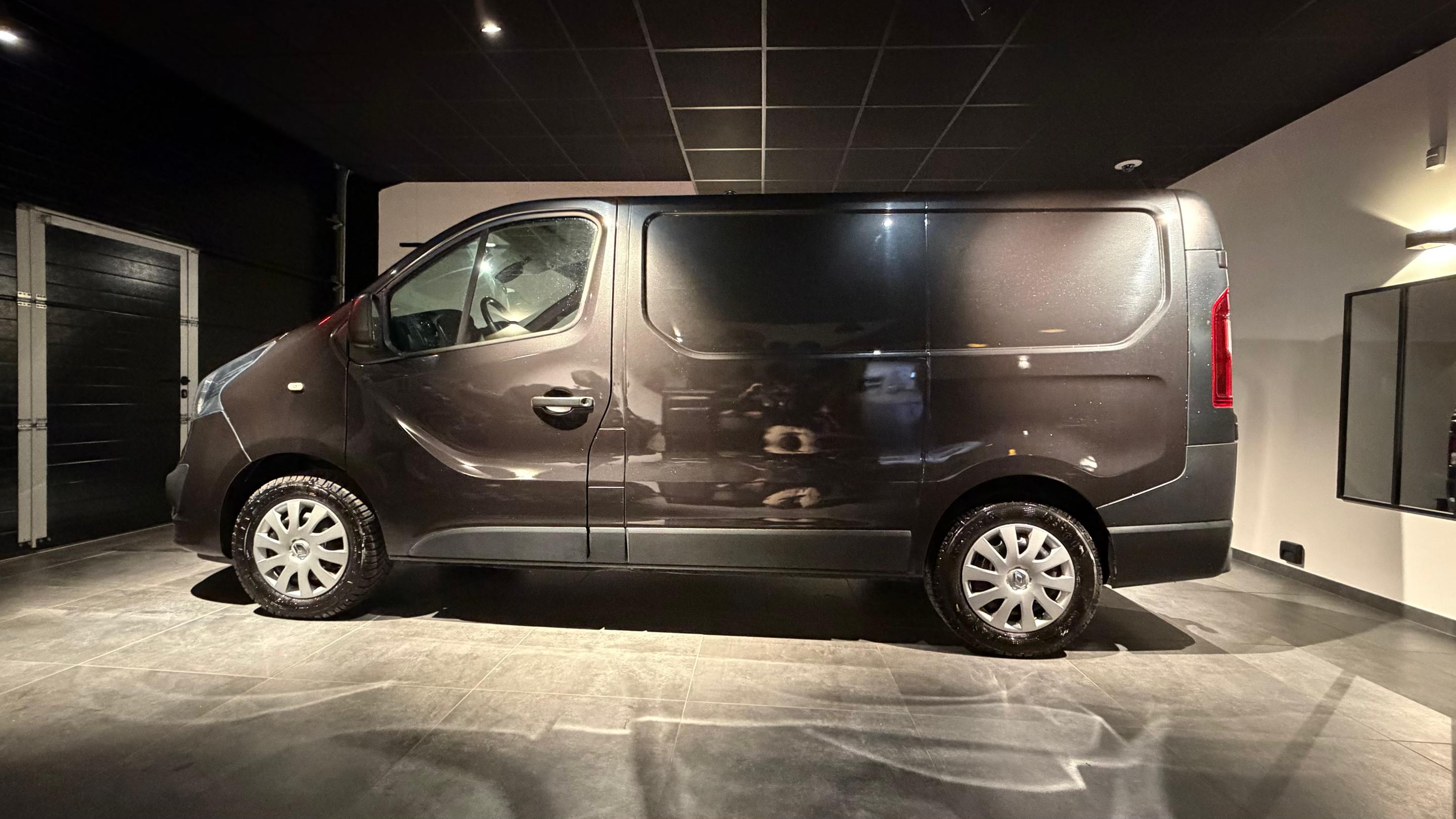Opel VIVARO 2018 à Pont-du-Château