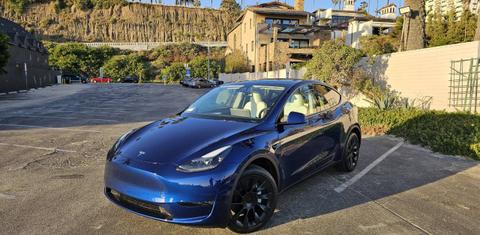 Tesla Model Y 2024
