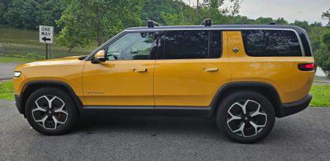 Rivian R1S 2023