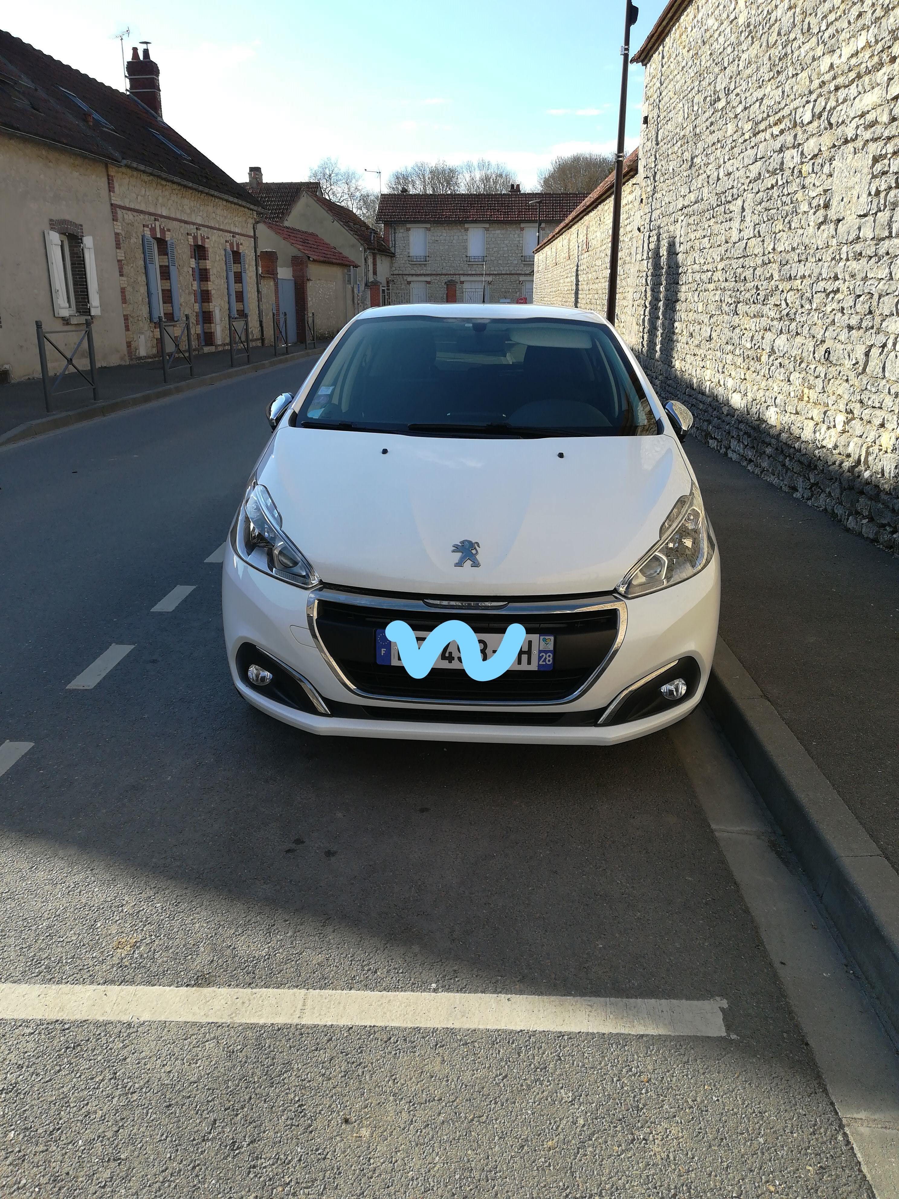 Peugeot 208 2016 à Chartres