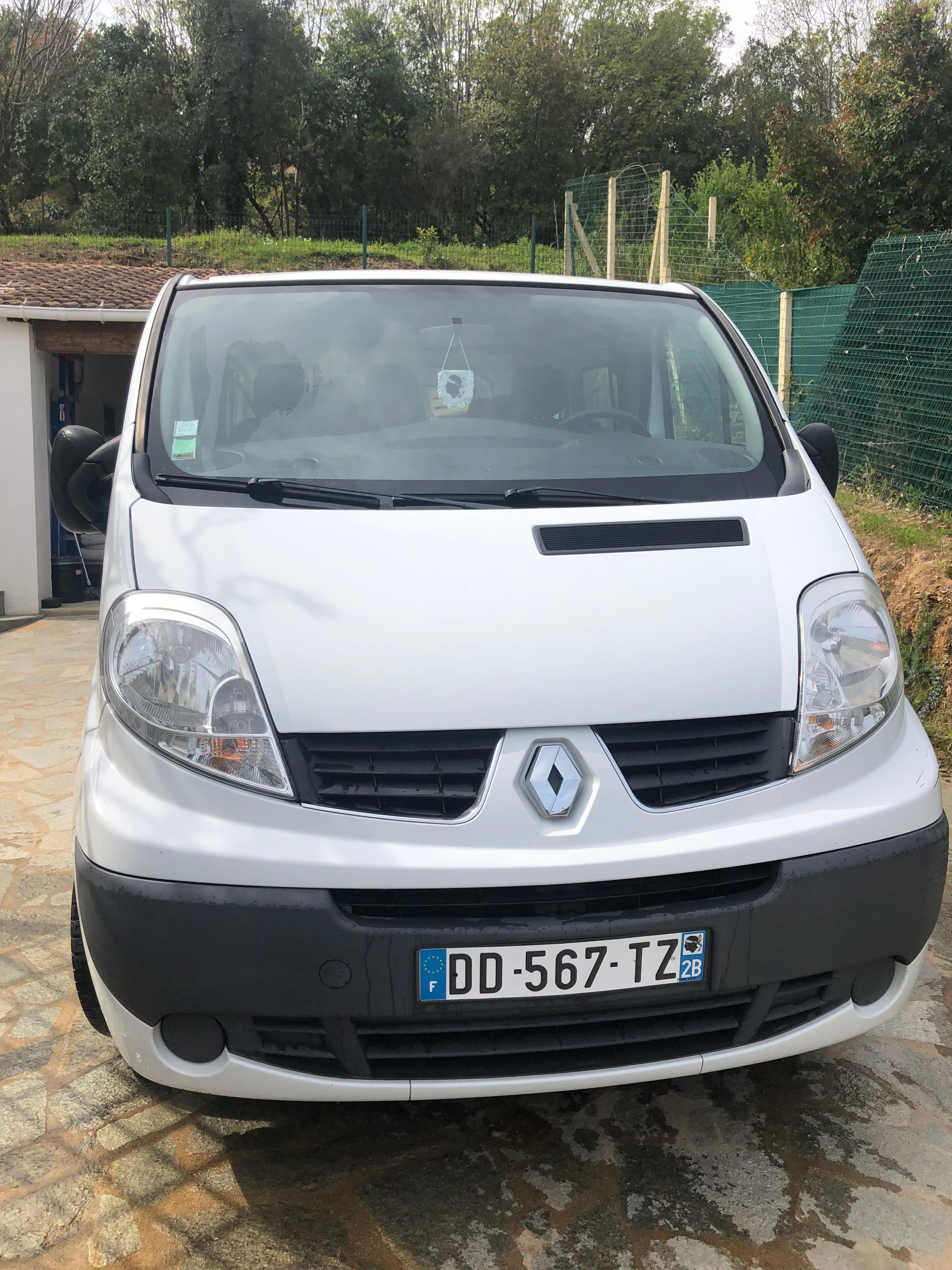 Renault TRAFIC PASSENGER 2014 à Talasani