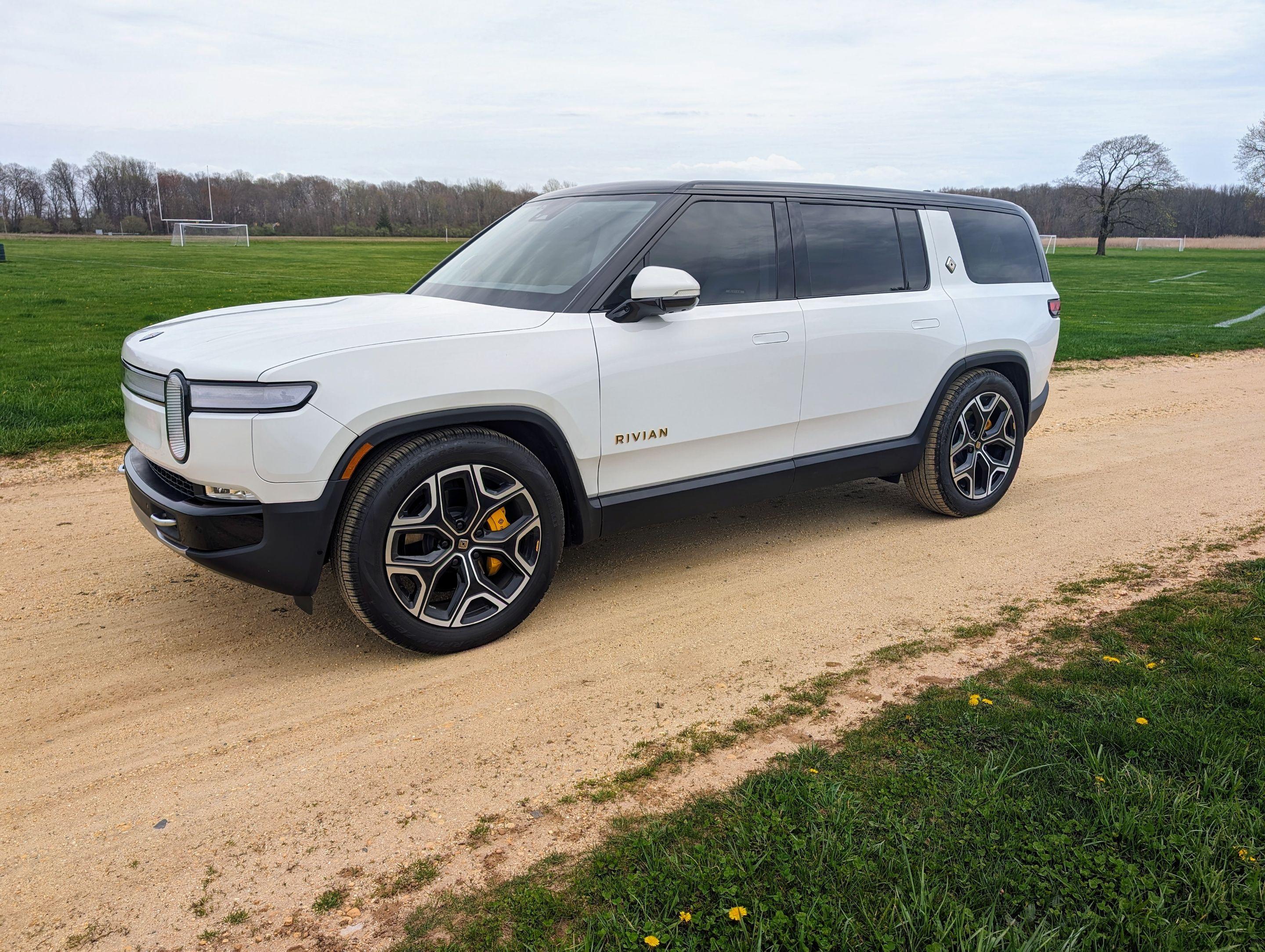 Rivian R1S 2024 in Tinton Falls, NJ