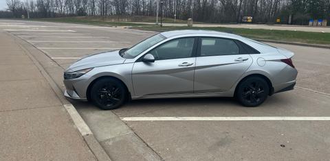 Hyundai Elantra 2022