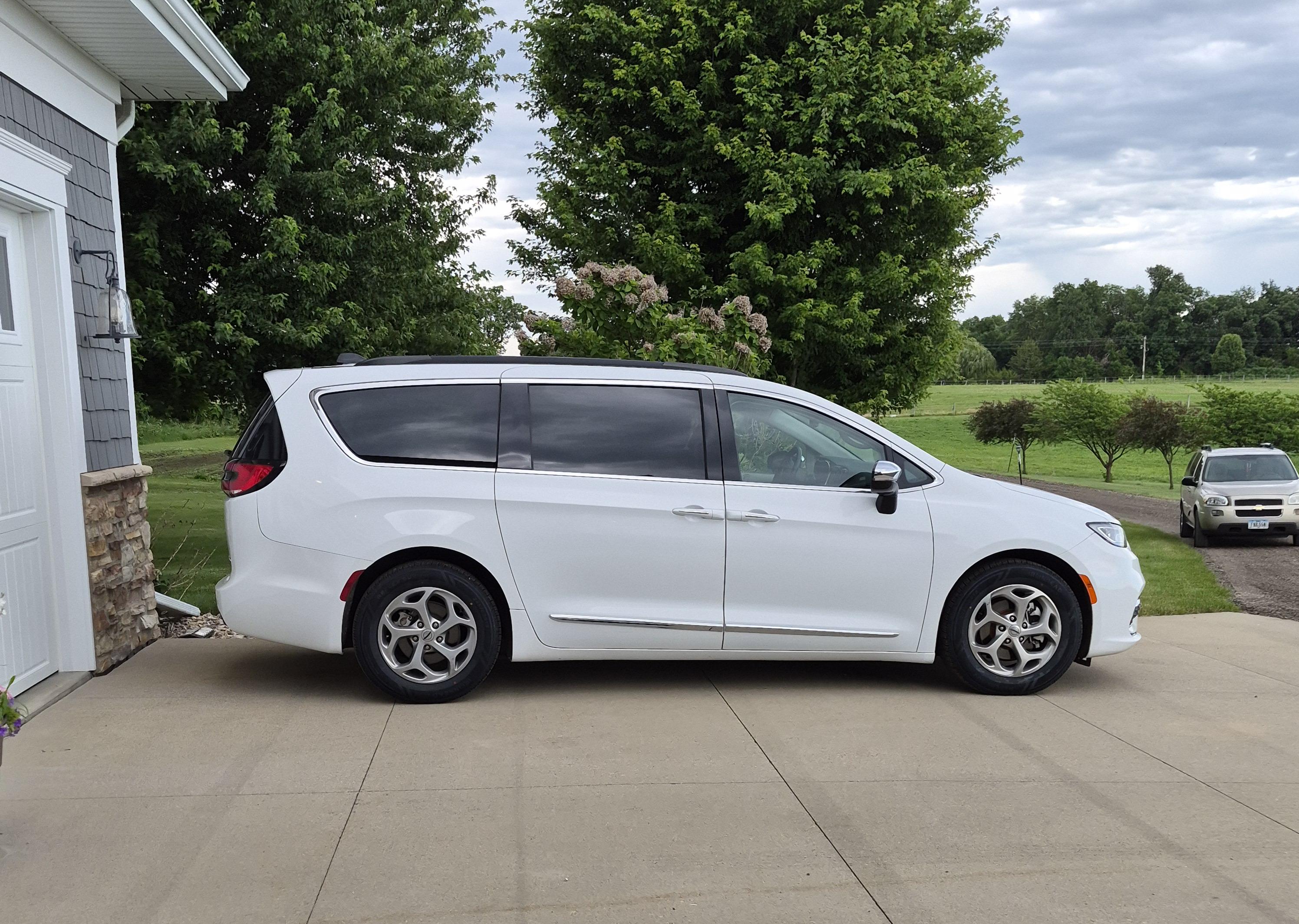 Chrysler Pacifica 2023 in Cedar Rapids, IA