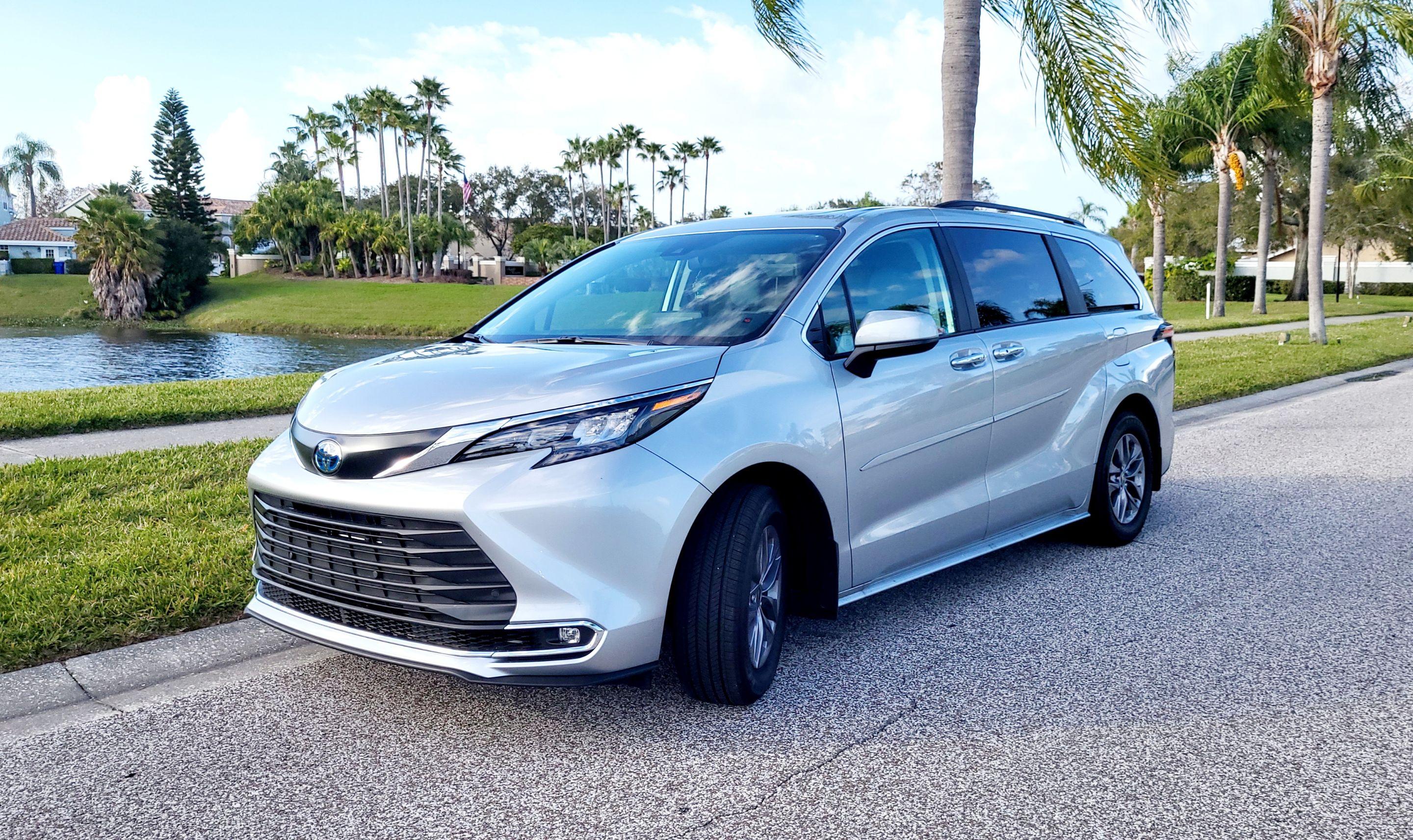 Toyota Sienna 2024 in Palm Harbor, FL