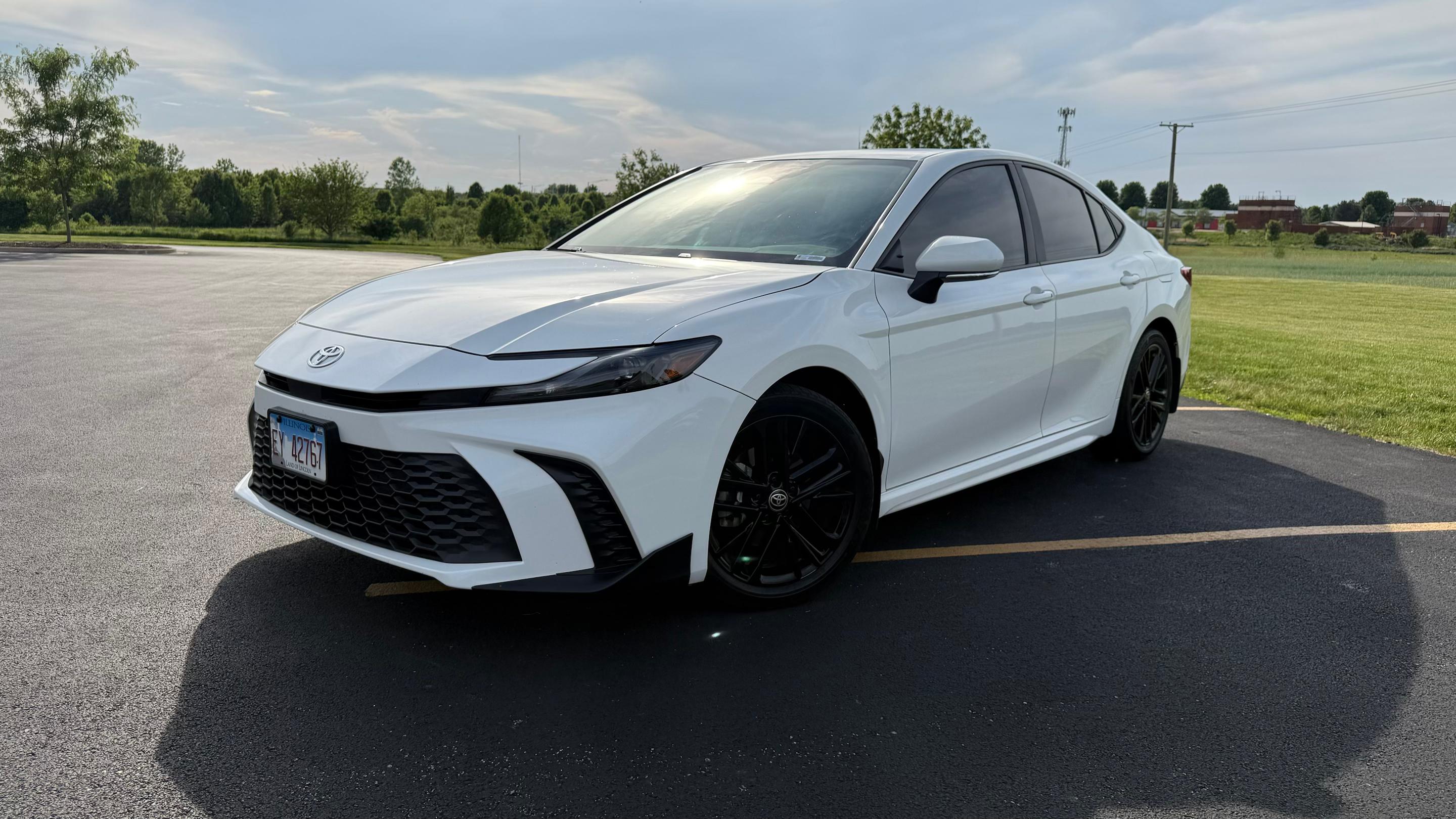 Toyota Camry Hybrid 2025 in Plainfield, IL