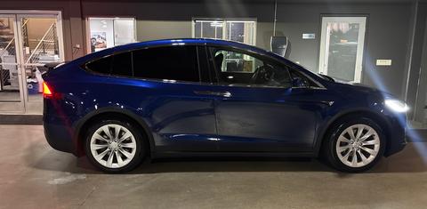 Tesla Model X 2021