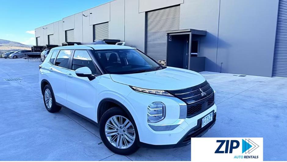 Mitsubishi OUTLANDER 2023 in Cambridge