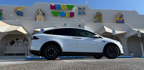 Tesla Model X 2024
