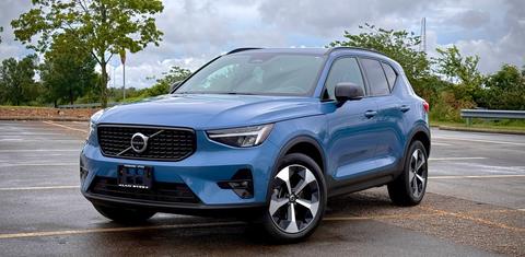 Volvo XC40 2025