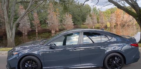 Toyota Camry Hybrid 2026