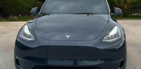 Tesla Model Y 2024